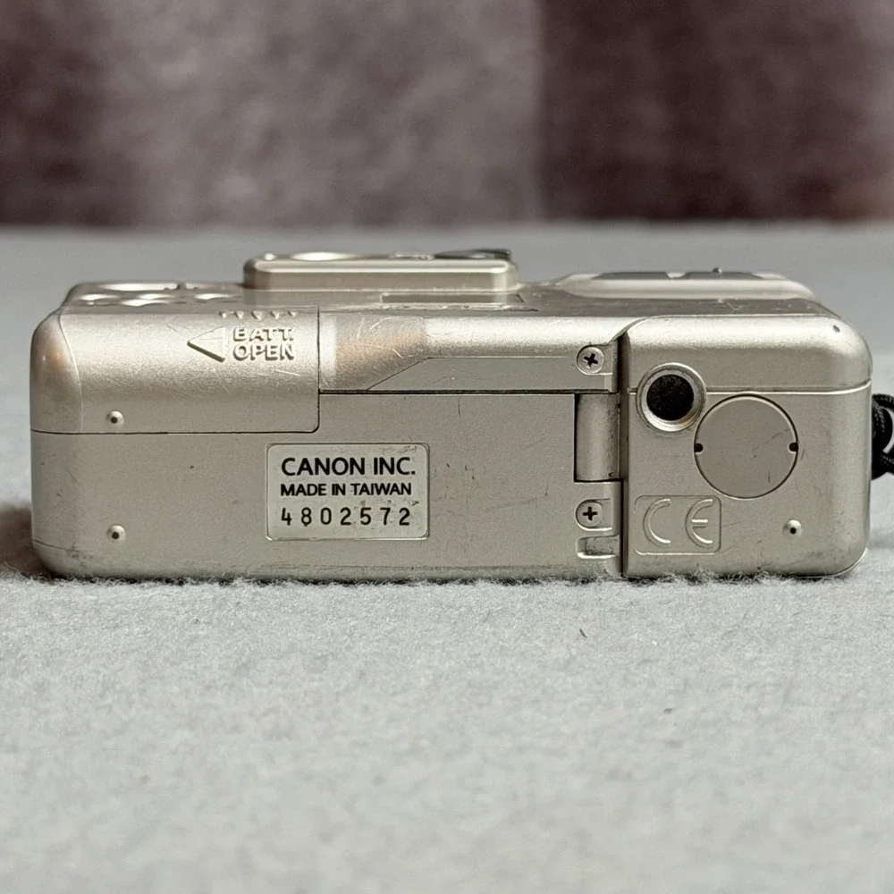Canon ELPH LT 260 Silver APS Film Camera 26-52mm Zoom Lens Vintage Untested